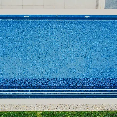 Mercedes Faro